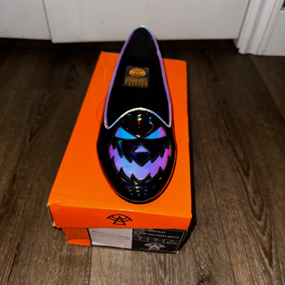 Strange cult (Cvlt) holographic scary jack flat